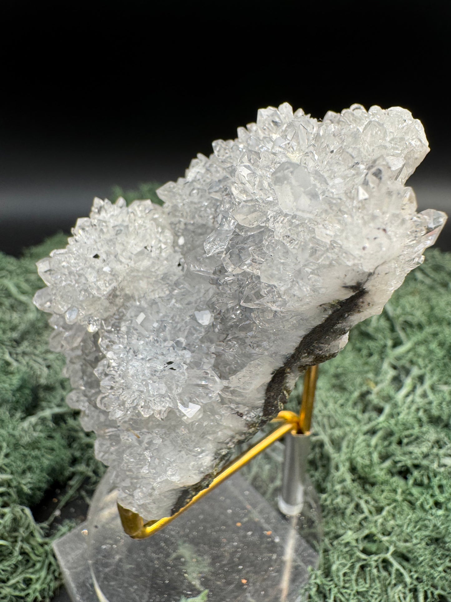 Quarz Handstufe aus Hubei, China (167g) - schöne große Quarzkristalle, Spuren von Prehnit - crystal paradise