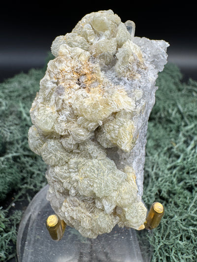 Prehnit und Quarz Handstufe aus Hubei, China (64g) - hellgrüne Kristalle - crystal paradise