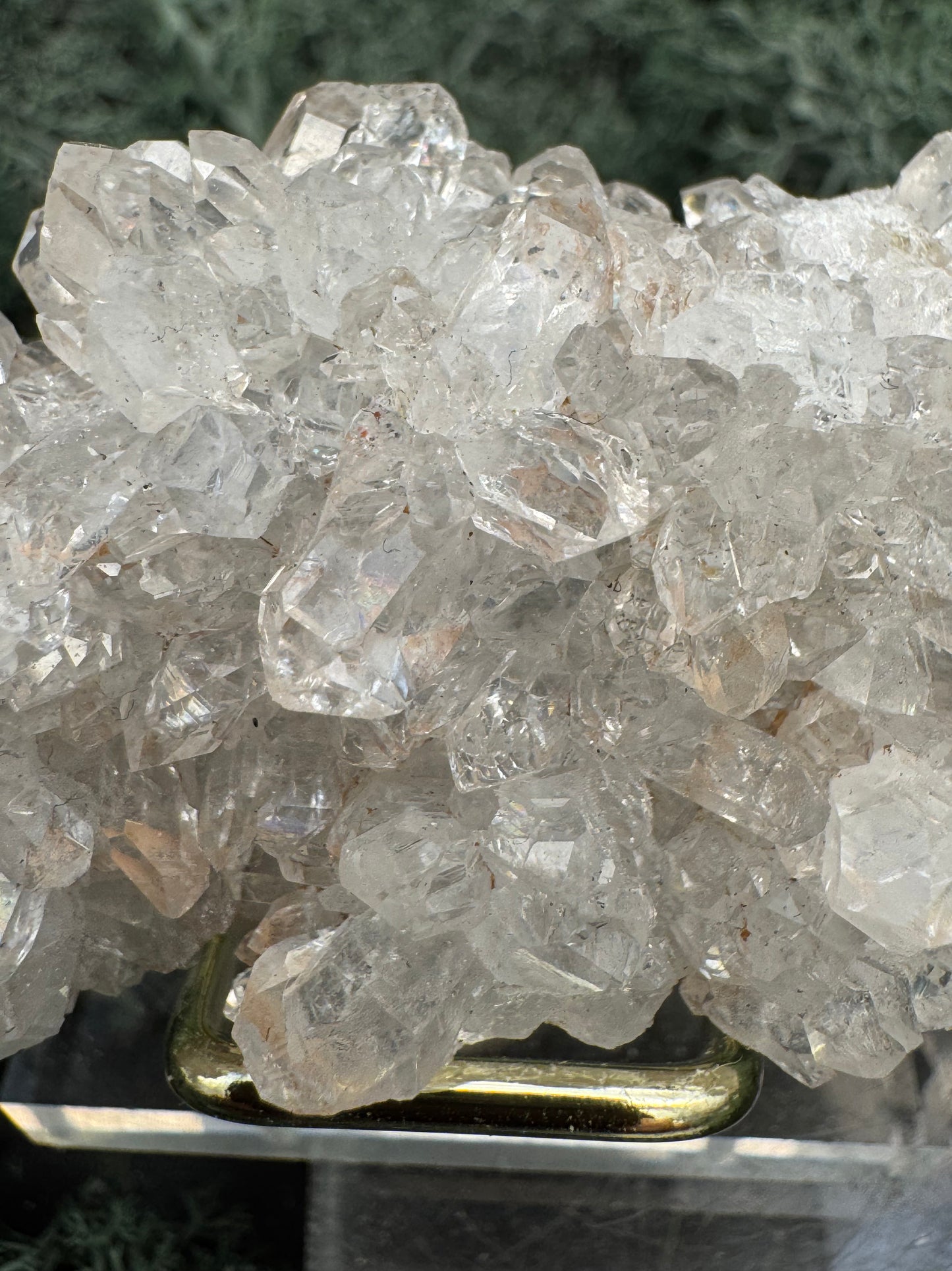 Quarz Handstufe aus Hubei, China (54g) - schöne große Quarzkristalle, Spuren von Prehnit - crystal paradise