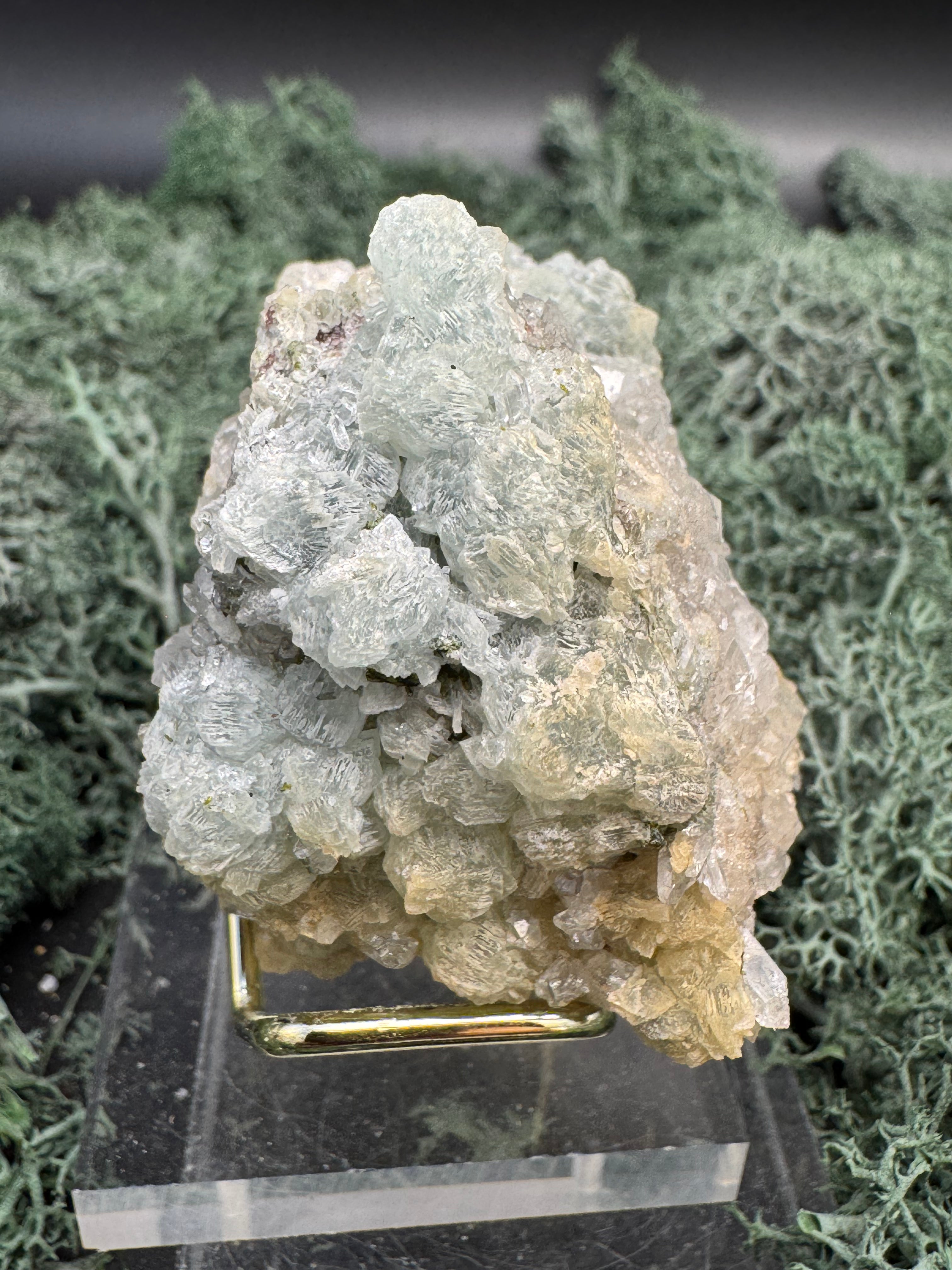 Prehnit und Quarz Handstufe aus Hubei, China (139g) - schön ausgeprägte Quarzkristalle - crystal paradise