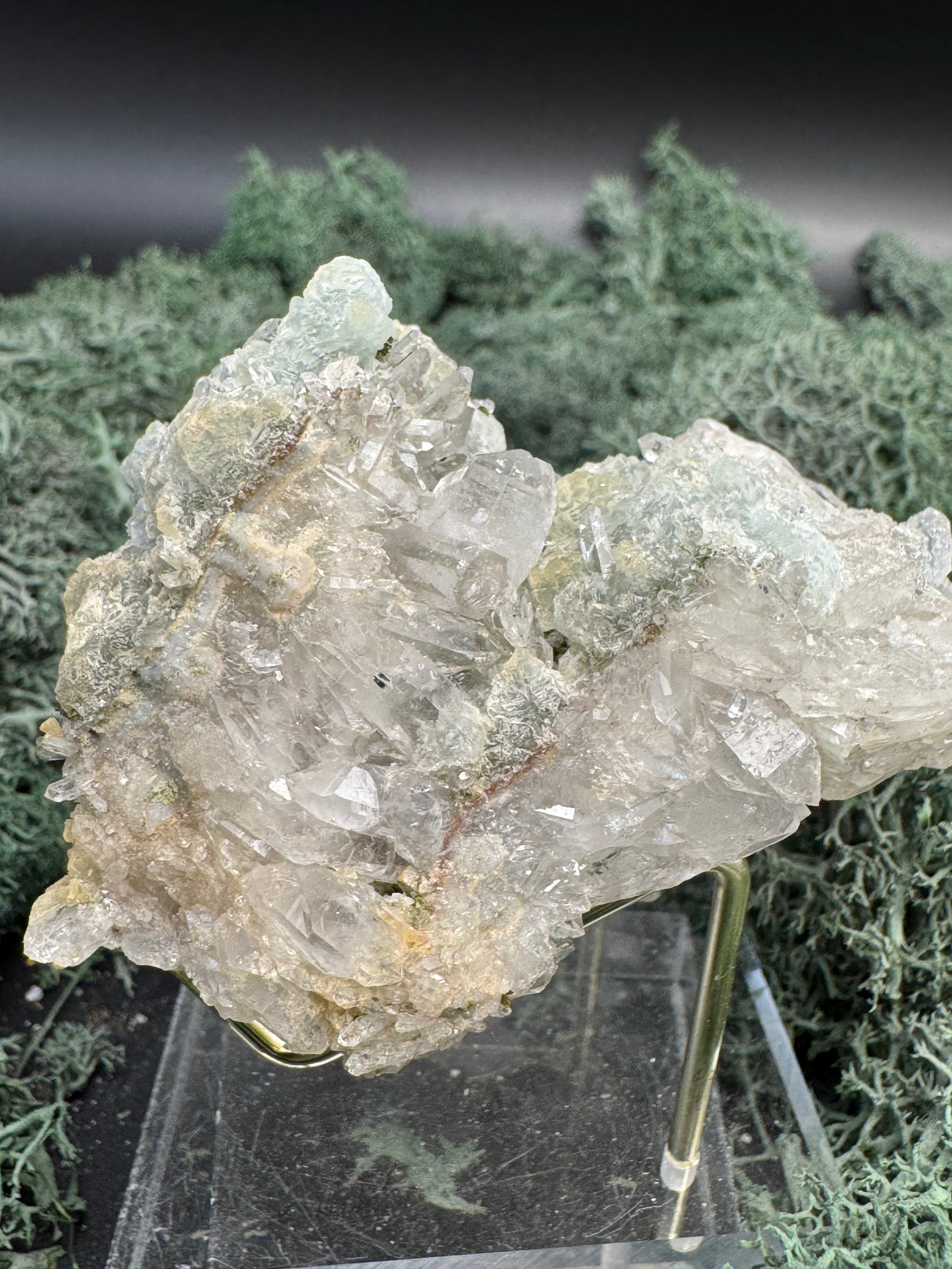 Prehnit und Quarz Handstufe aus Hubei, China (139g) - schön ausgeprägte Quarzkristalle - crystal paradise