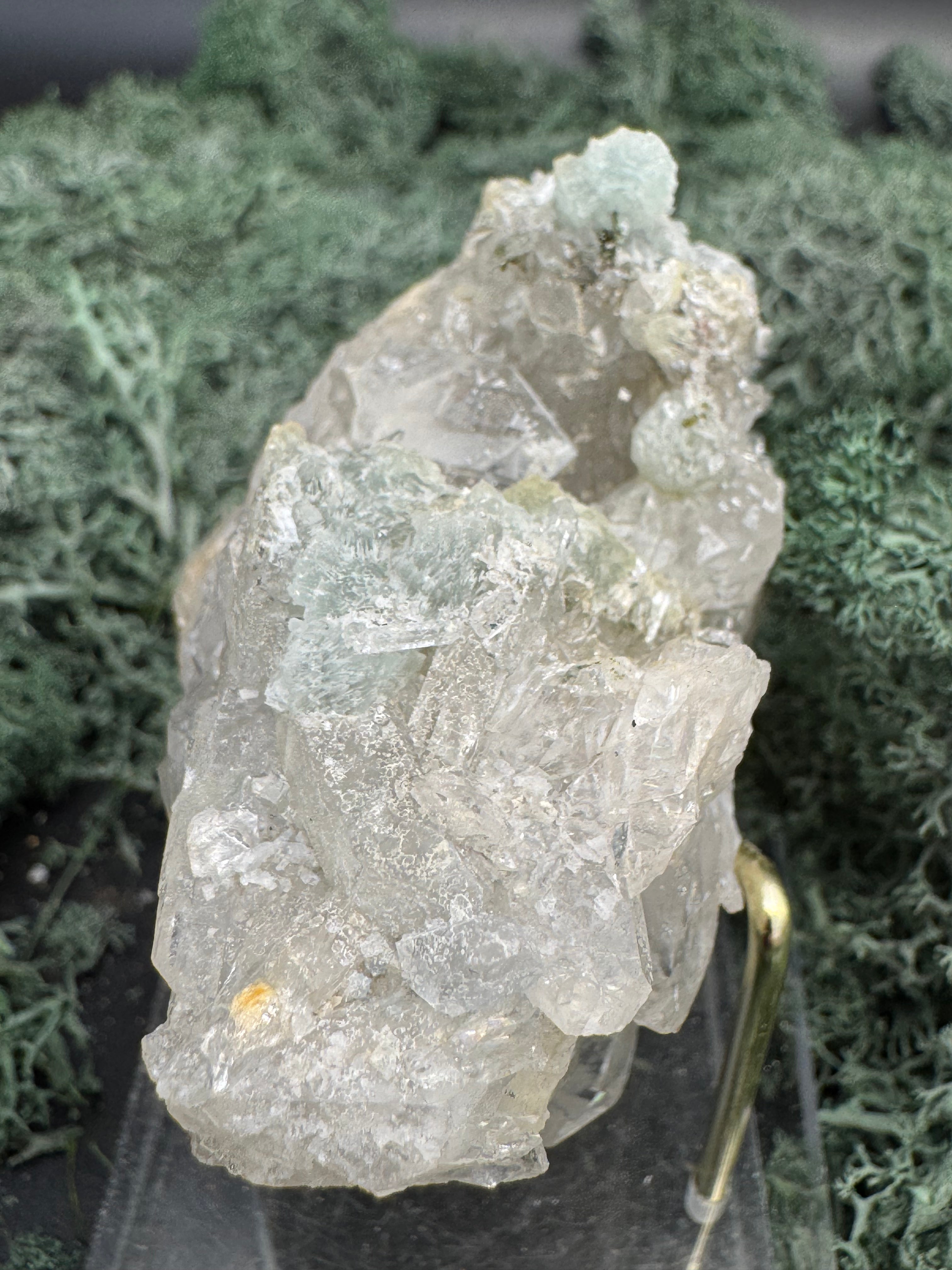 Prehnit und Quarz Handstufe aus Hubei, China (139g) - schön ausgeprägte Quarzkristalle - crystal paradise
