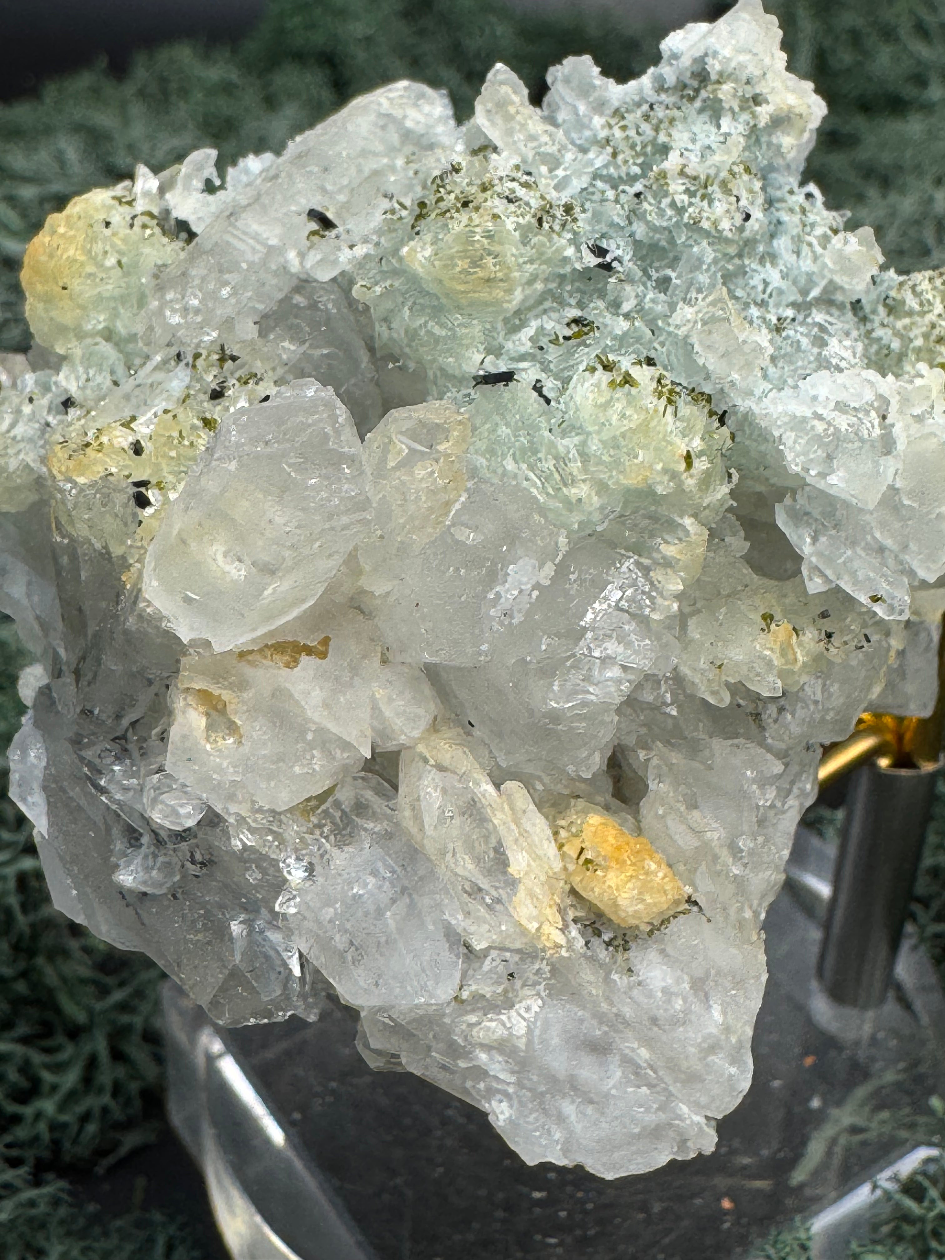 Prehnit und Quarz Handstufe aus Hubei, China (172g) - schön ausgeprägte Quarzkristalle - crystal paradise