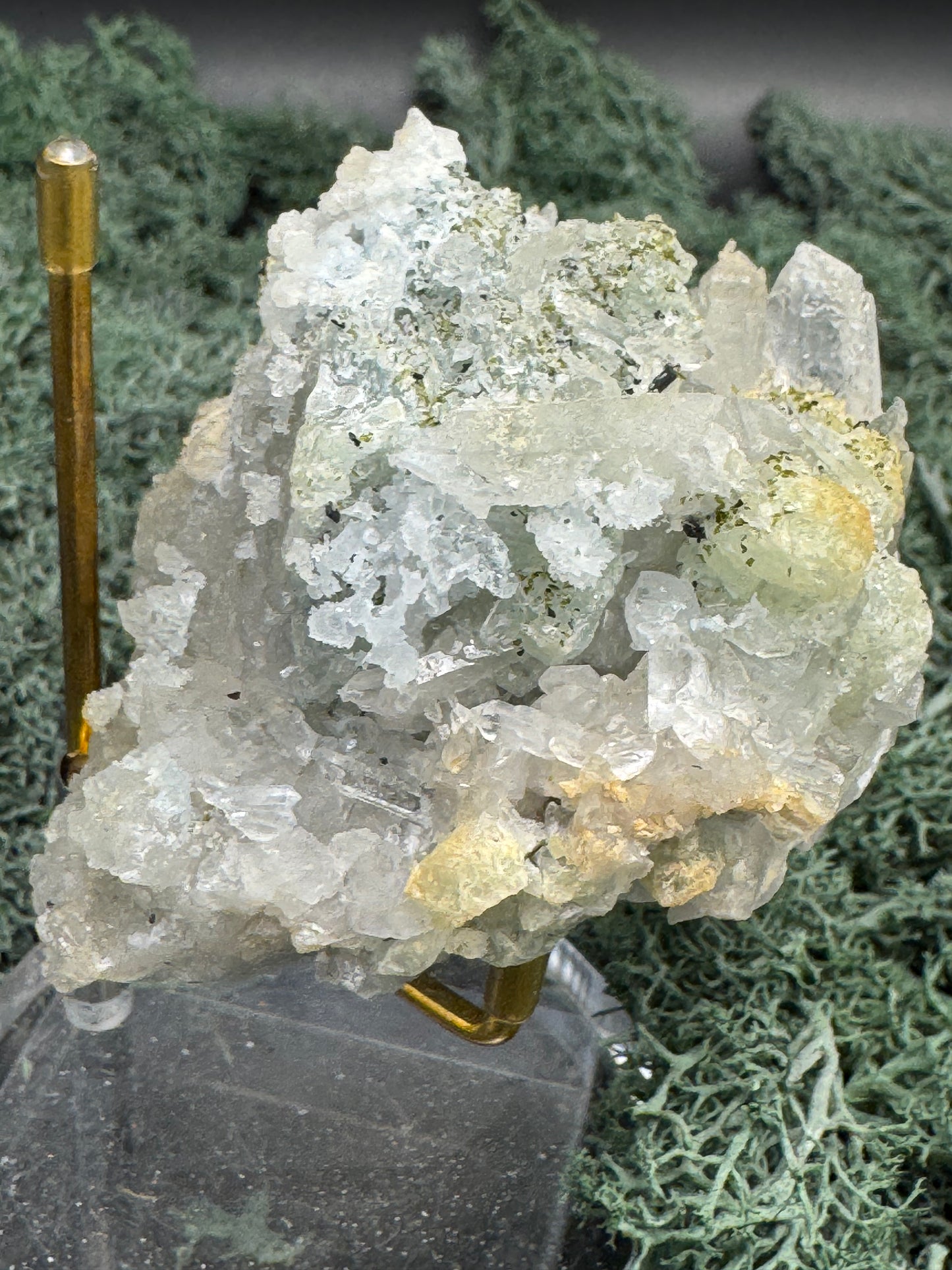 Prehnit und Quarz Handstufe aus Hubei, China (172g) - schön ausgeprägte Quarzkristalle - crystal paradise