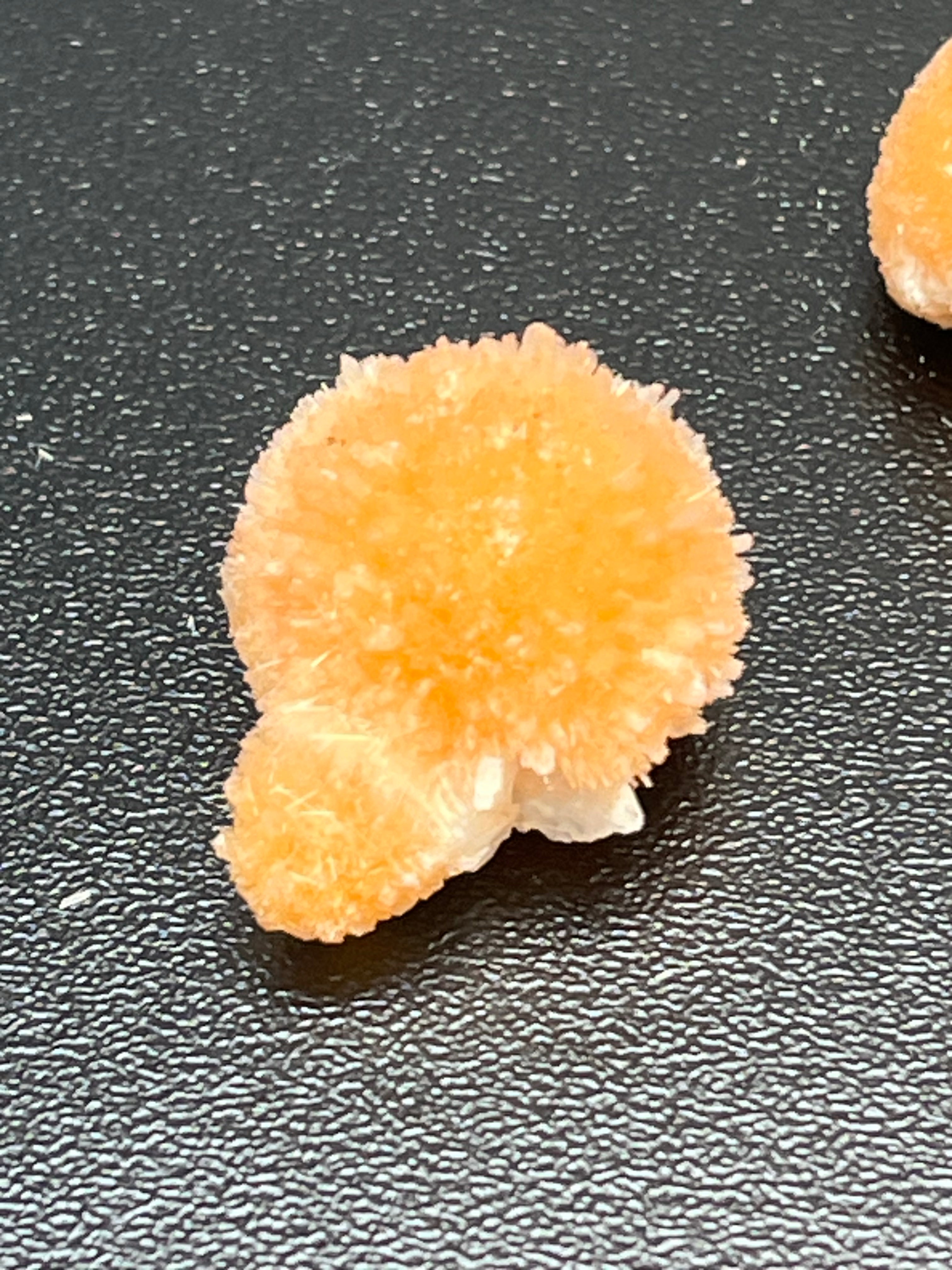 Thomsonit aus Pakistan kleine Stufe (Kugel) - 1-Stück - leutende orange Farbe - crystal paradise