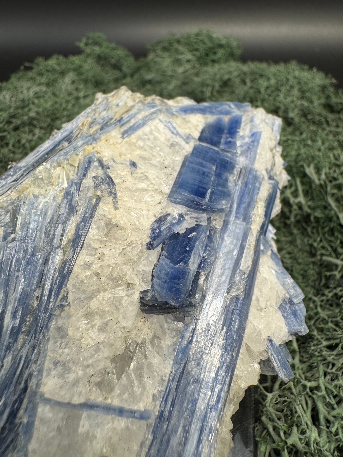 Blauer Kyanit Grossstufe aus Brasilien (994g) - schöne Kristallstäbe - crystal paradise