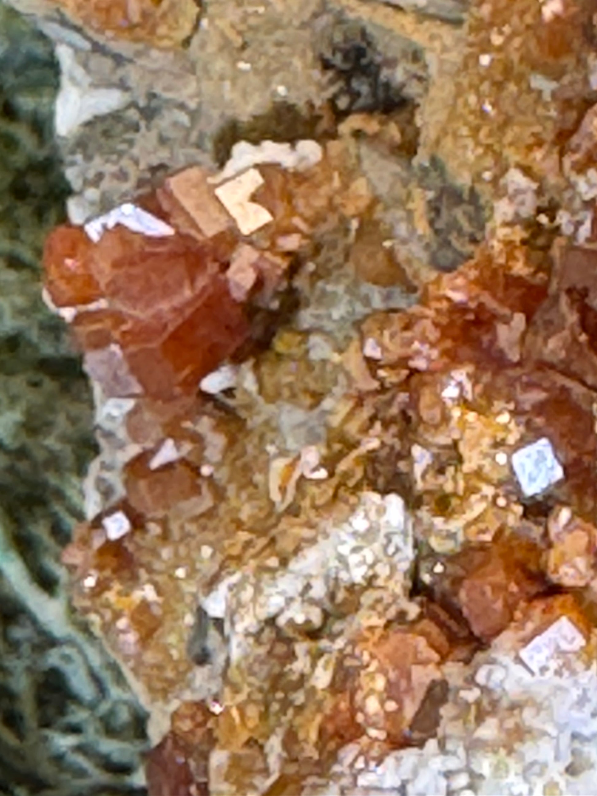 Baryt mit Vanadinit aus Mibladen, Marokko (1079g) - Handstufe - sehr schönes leuchtendes rot - crystal paradise