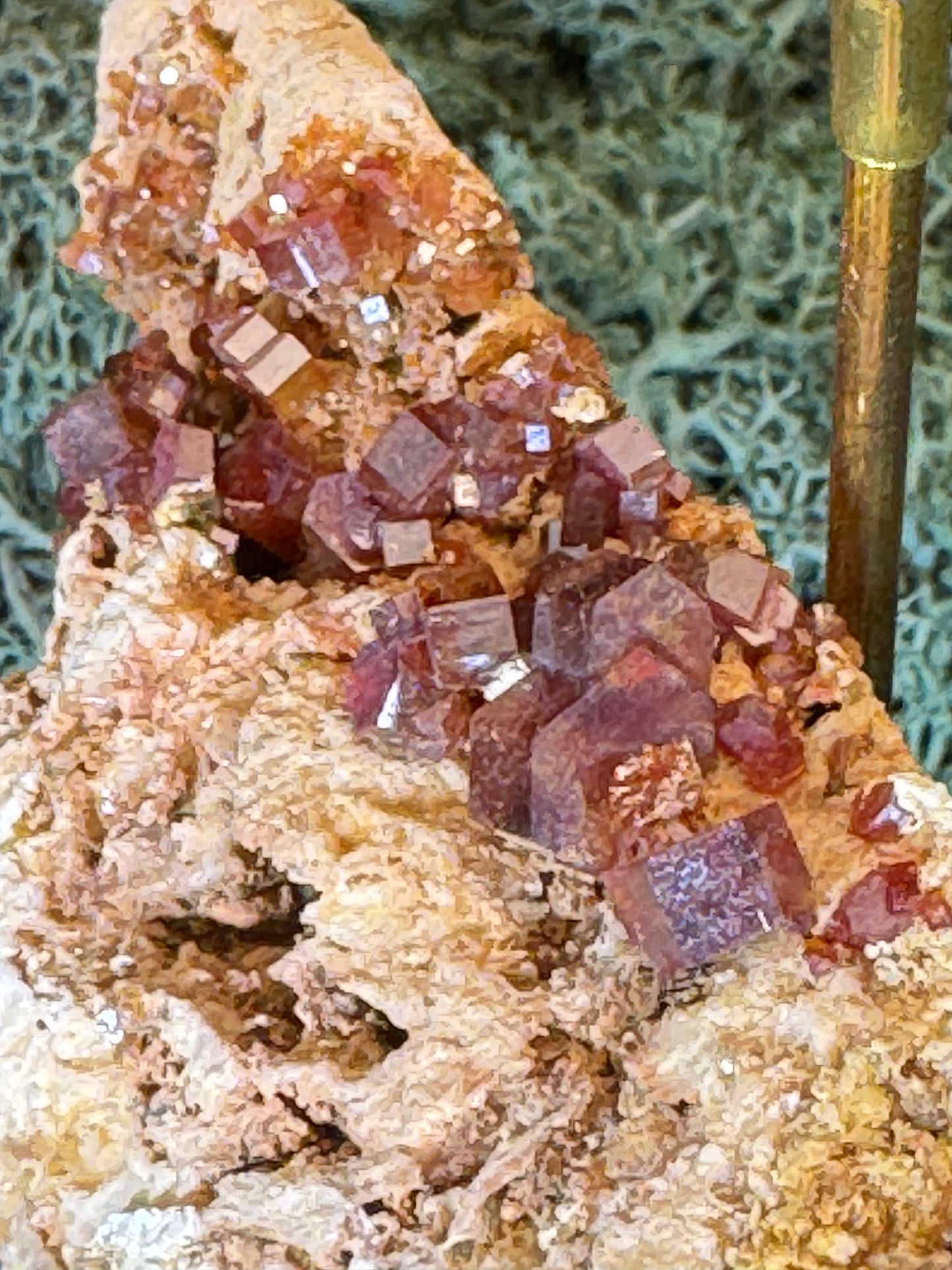 Vanadinit aus Mibladen, Marokko (116g) - Stufe - sehr schönes Kristallsystem - crystal paradise