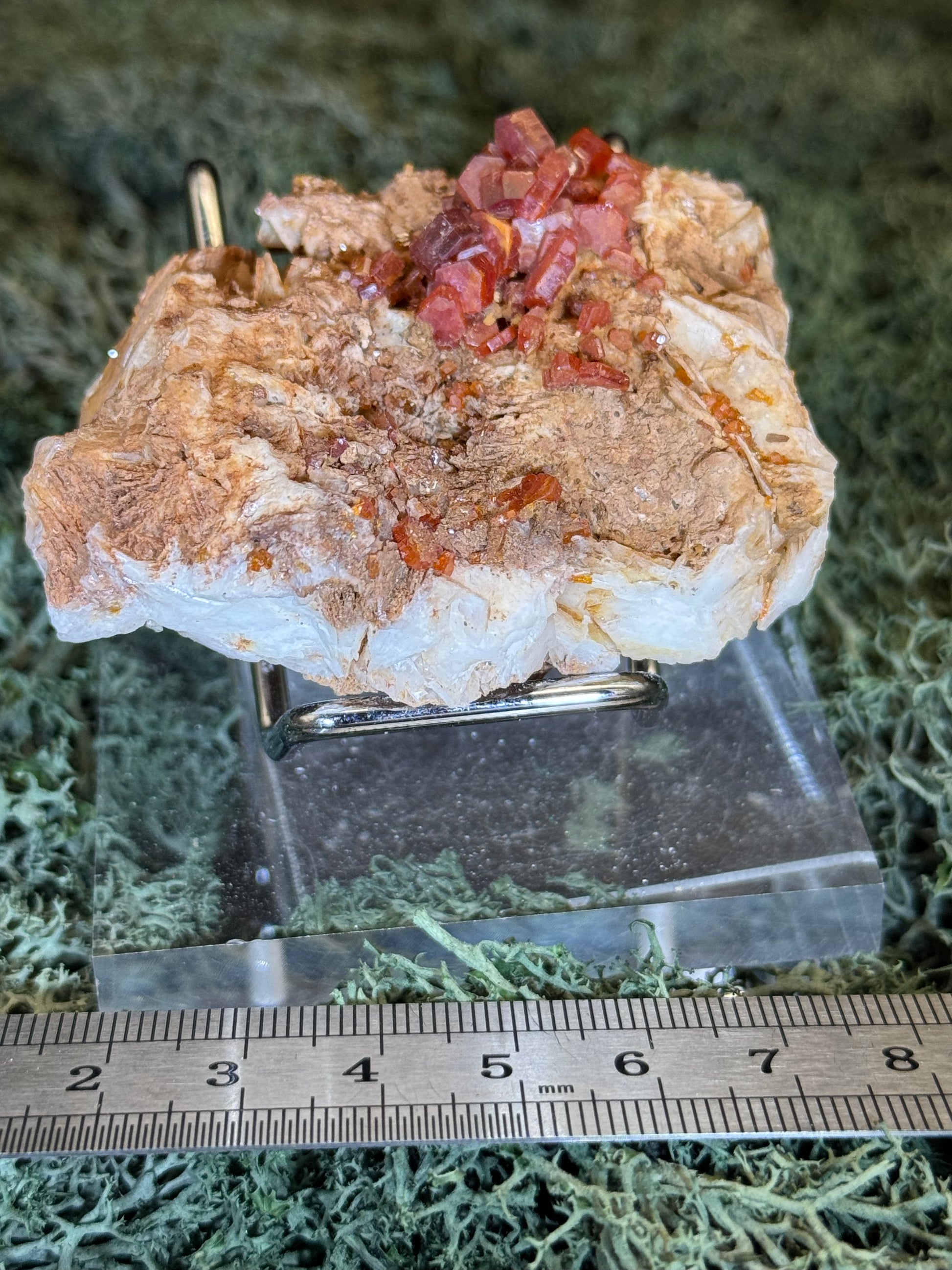 Vanadinit aus Mibladen, Marokko (125g) - Stufe - sehr schönes Kristallsystem - crystal paradise