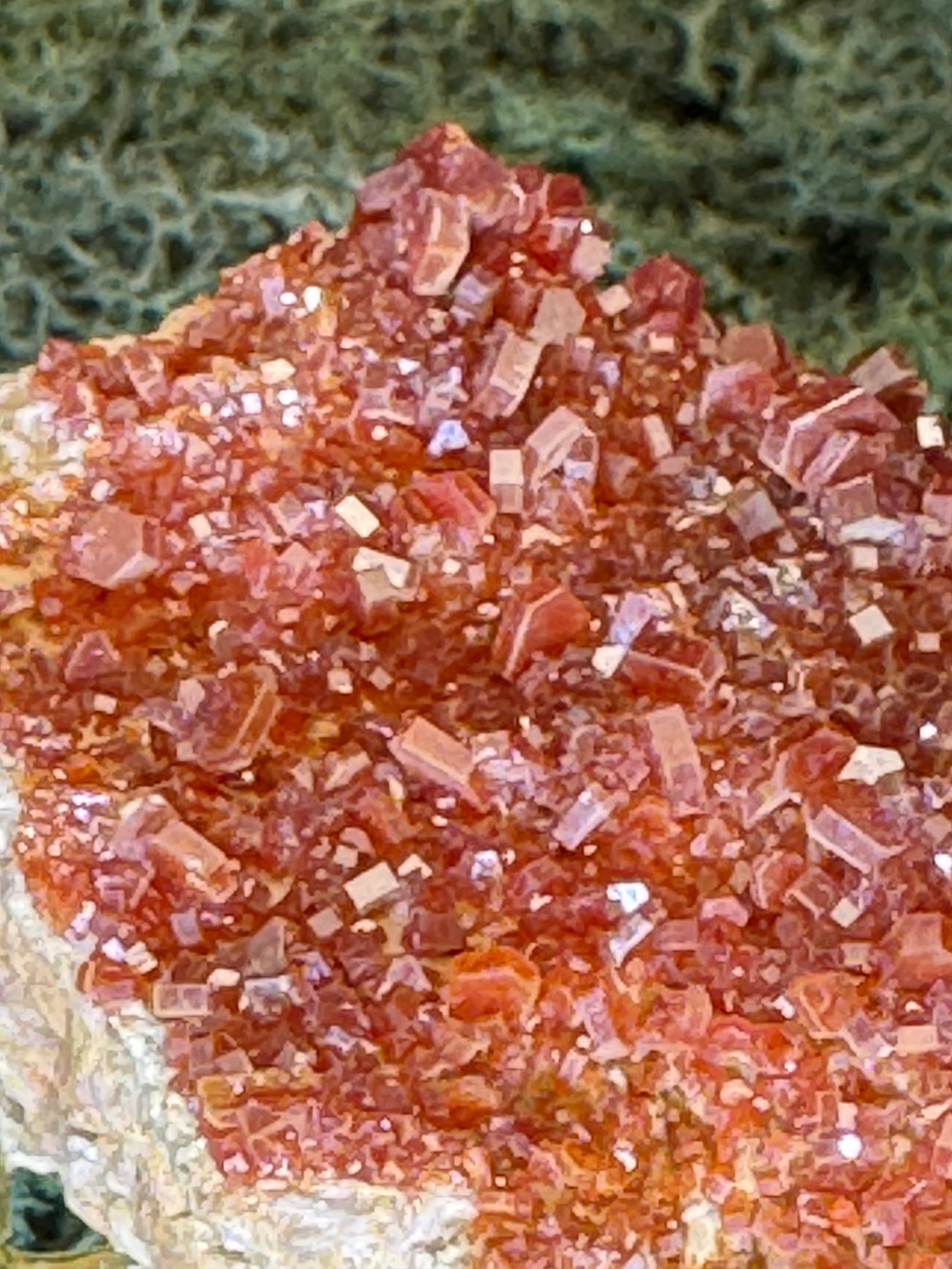 Vanadinit aus Mibladen, Marokko (144g) - Stufe - sehr schönes Kristallsystem - crystal paradise