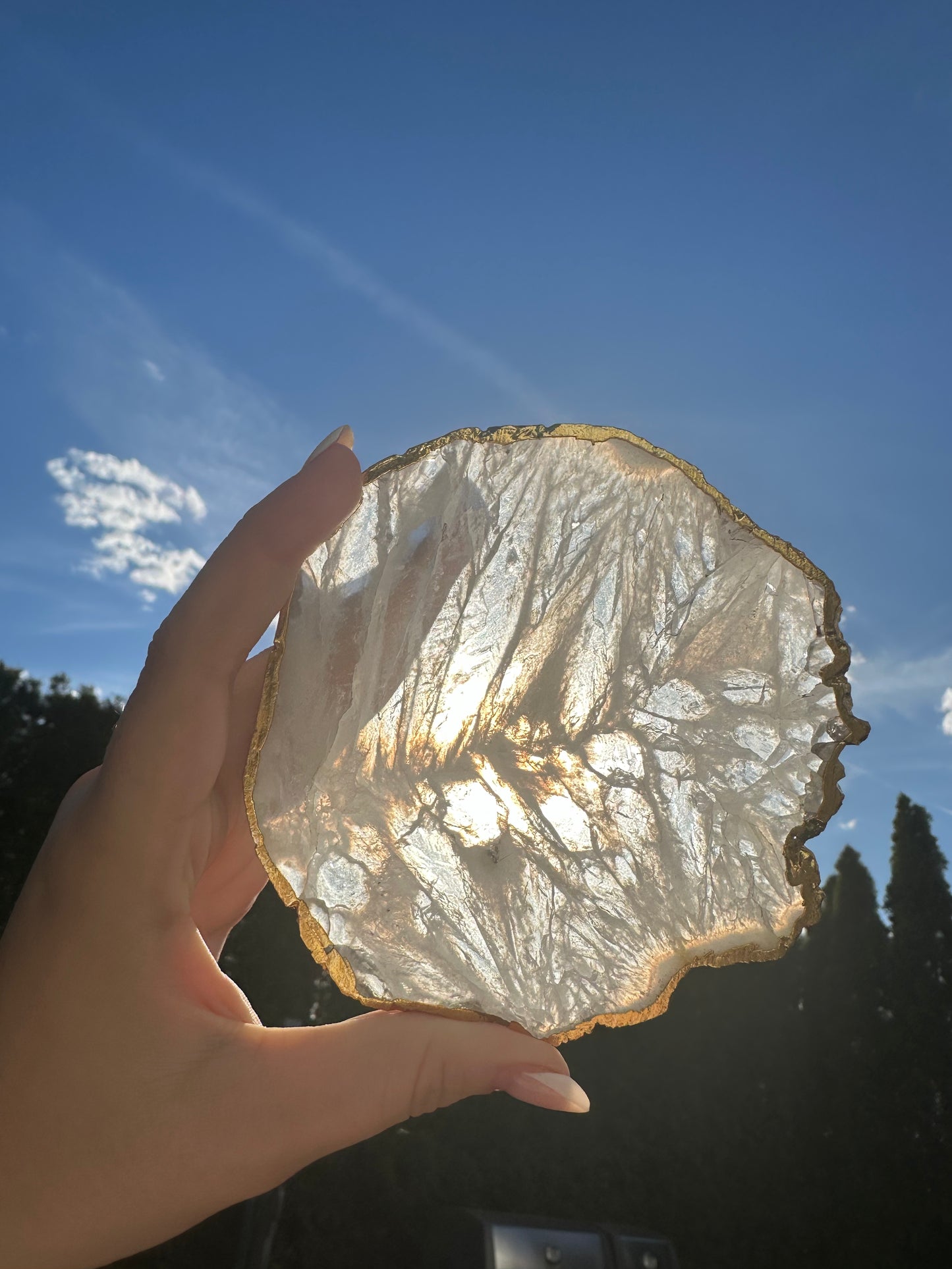 Salz-Achatscheibe weiß mit Goldrand - ca. 10 cm Durchmesser (Sammlerstück oder Untersetzer) - crystal paradise