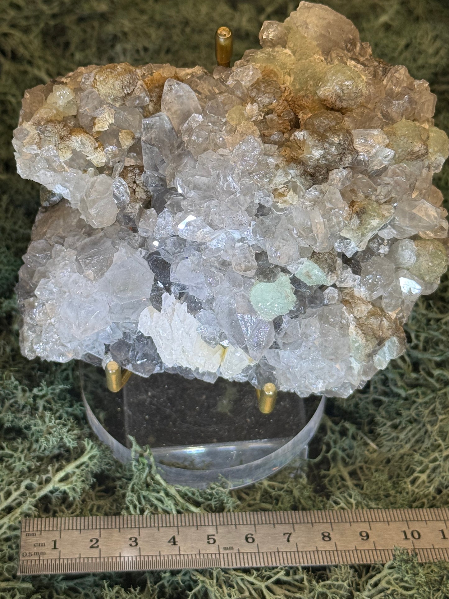 Prehnit und Quarz Handstufe aus Hubei, China (466g) - hellgrüner Kugel-Kristall - crystal paradise