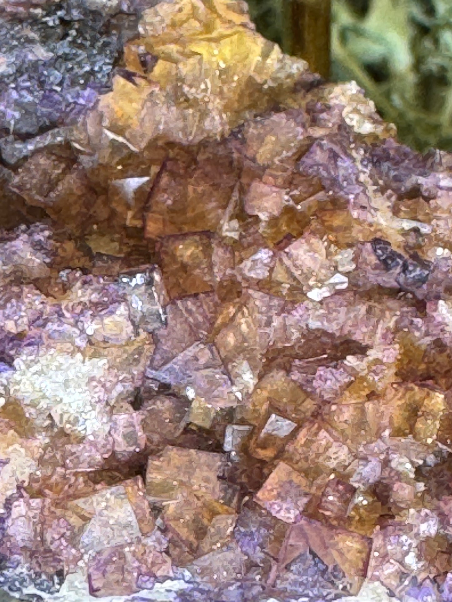 Fluorit Stufe aus dem Marienschacht in Wölsendorf, Bayern (verschiedene Farben und Größen) - 1 Stück - crystal paradise