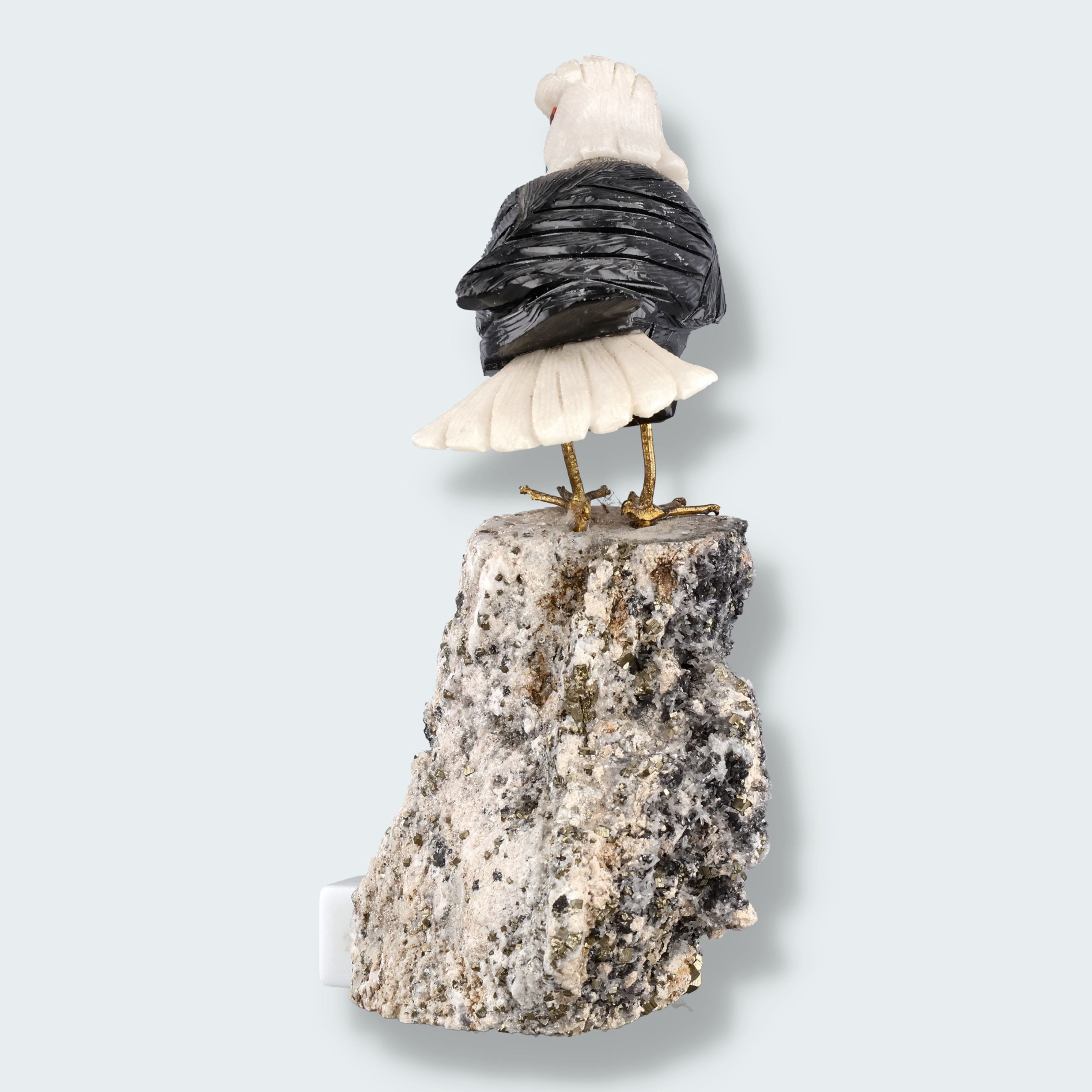 Adlerfigur auf Pyrit (18 cm) – Ansicht 4