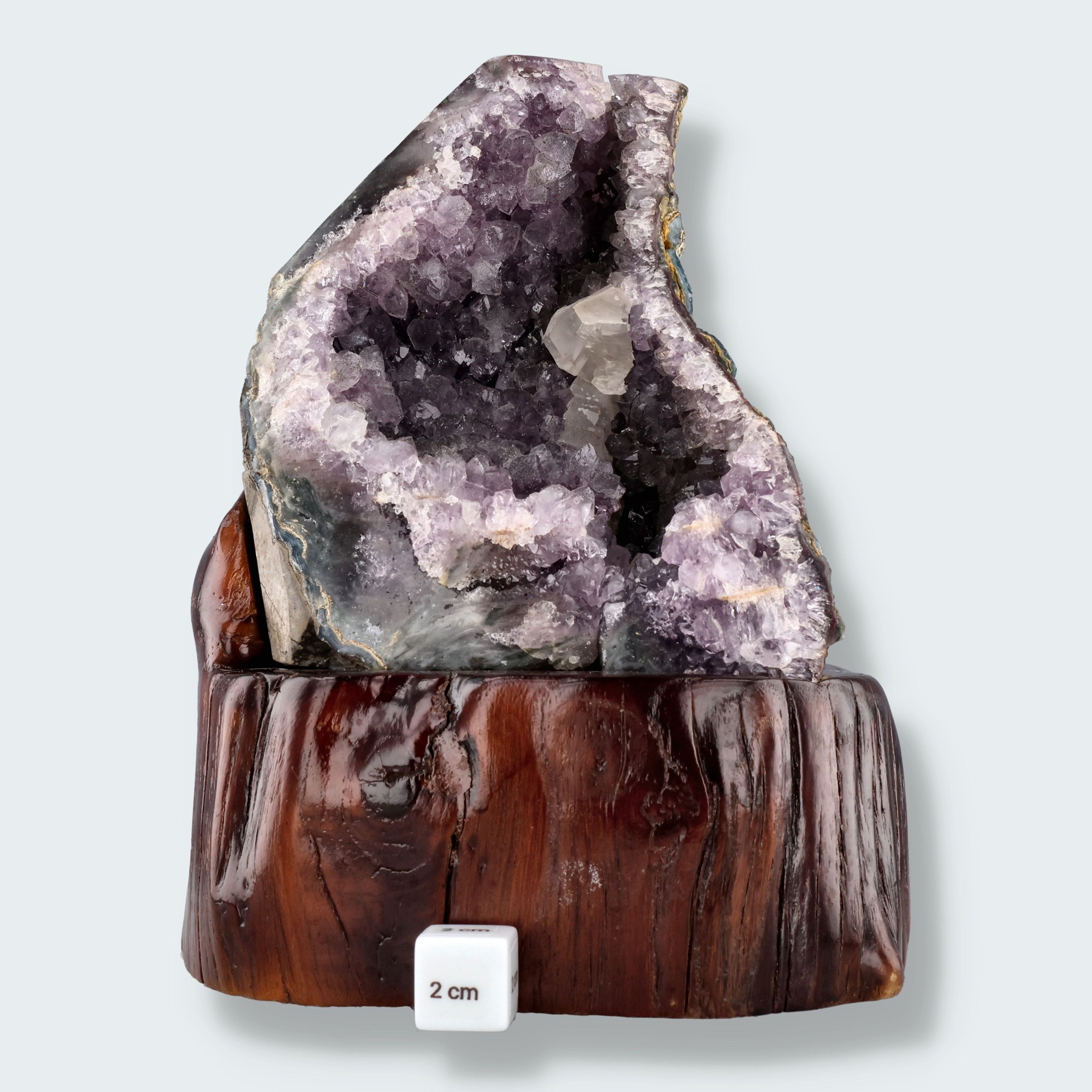 Amethyst Druse mit Calcit auf Holzständer (2531g) – Ansicht 2