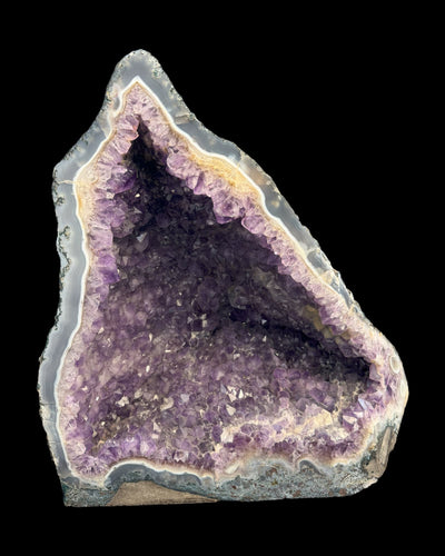 Amethyst XL Geode aus Brasilien (18.8kg) vor schwarzem Hintergrund