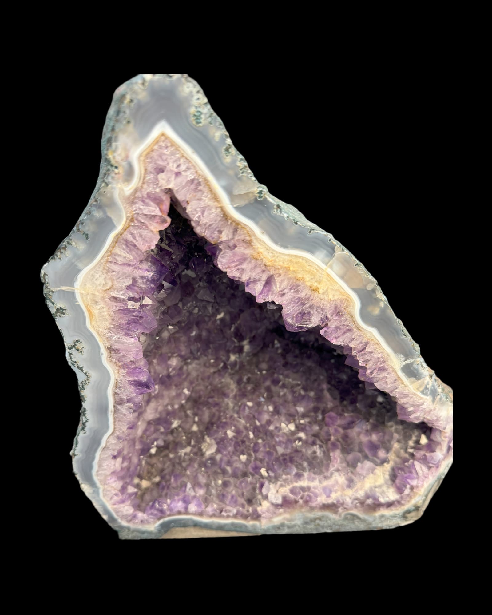 Amethyst XL Geode aus Brasilien (18.8kg) vor schwarzem Hintergrund