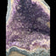 Amethyst XL Geode aus Brasilien (18.8kg) vor schwarzem Hintergrund Nahaufnahme