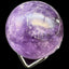 Amethyst Kugel vor schwarzem Hintergrund