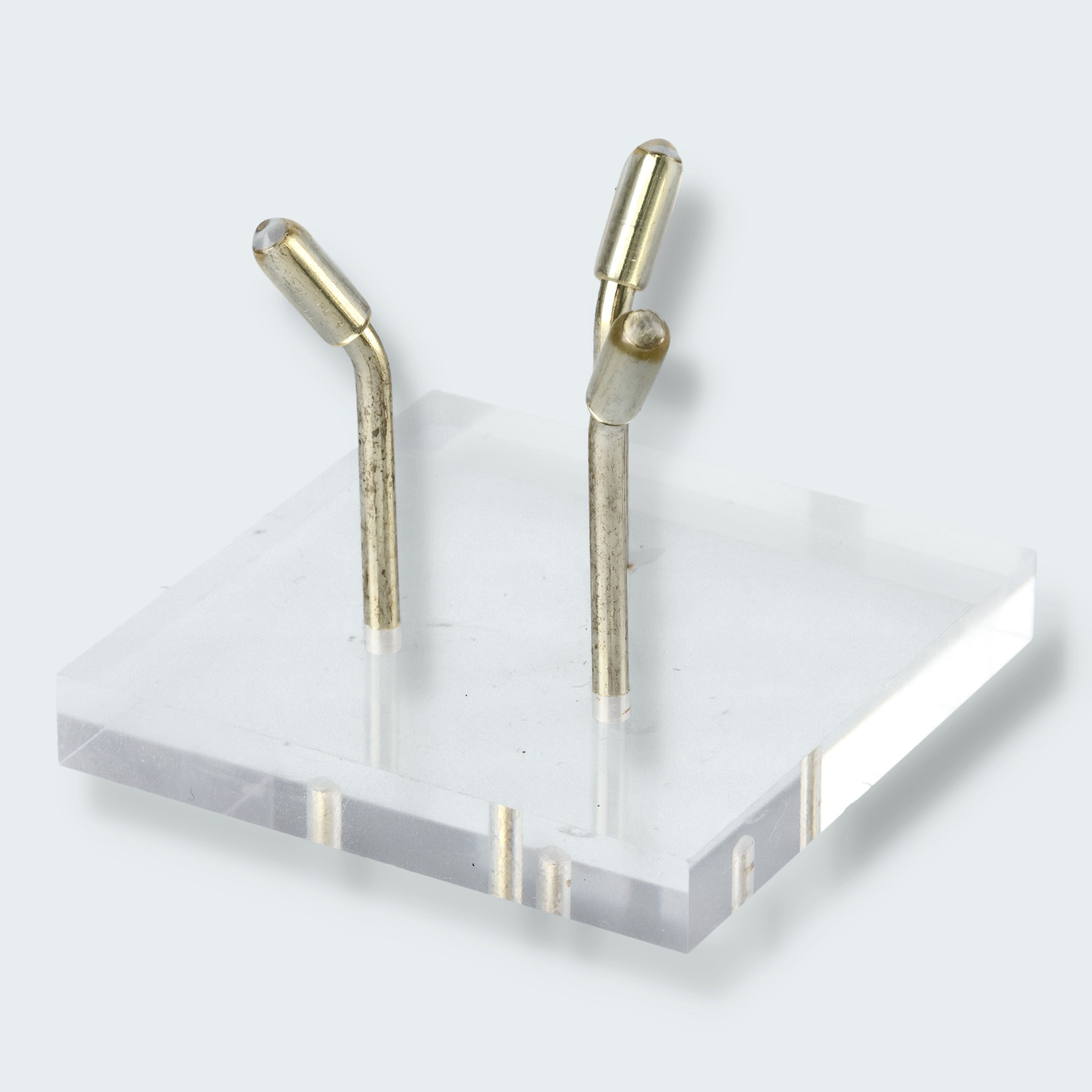 Klarer Acryl Kugelhalter mit Metallarmen – Ansicht 2