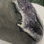 Achatisierter Amethyst Druse aus Uruguay (721g) - seitlich positionierter Achat