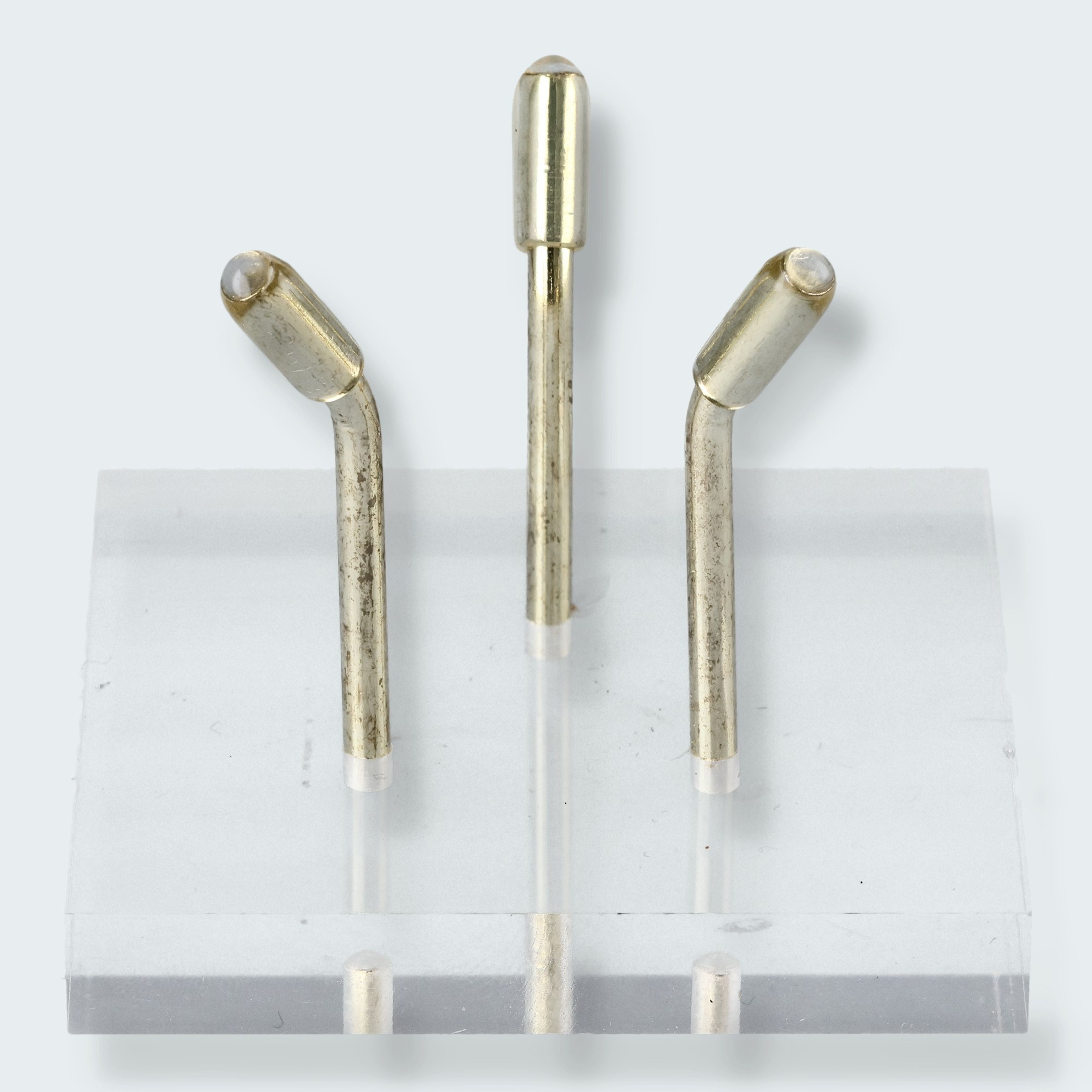 Klarer Acryl Kugelhalter mit Metallarmen