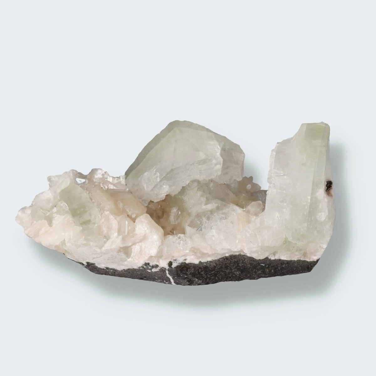 Apophyllit aus Nashik, Maharashtra, Indien, Stufe 10,5 × 3,5 × 6,0 cm