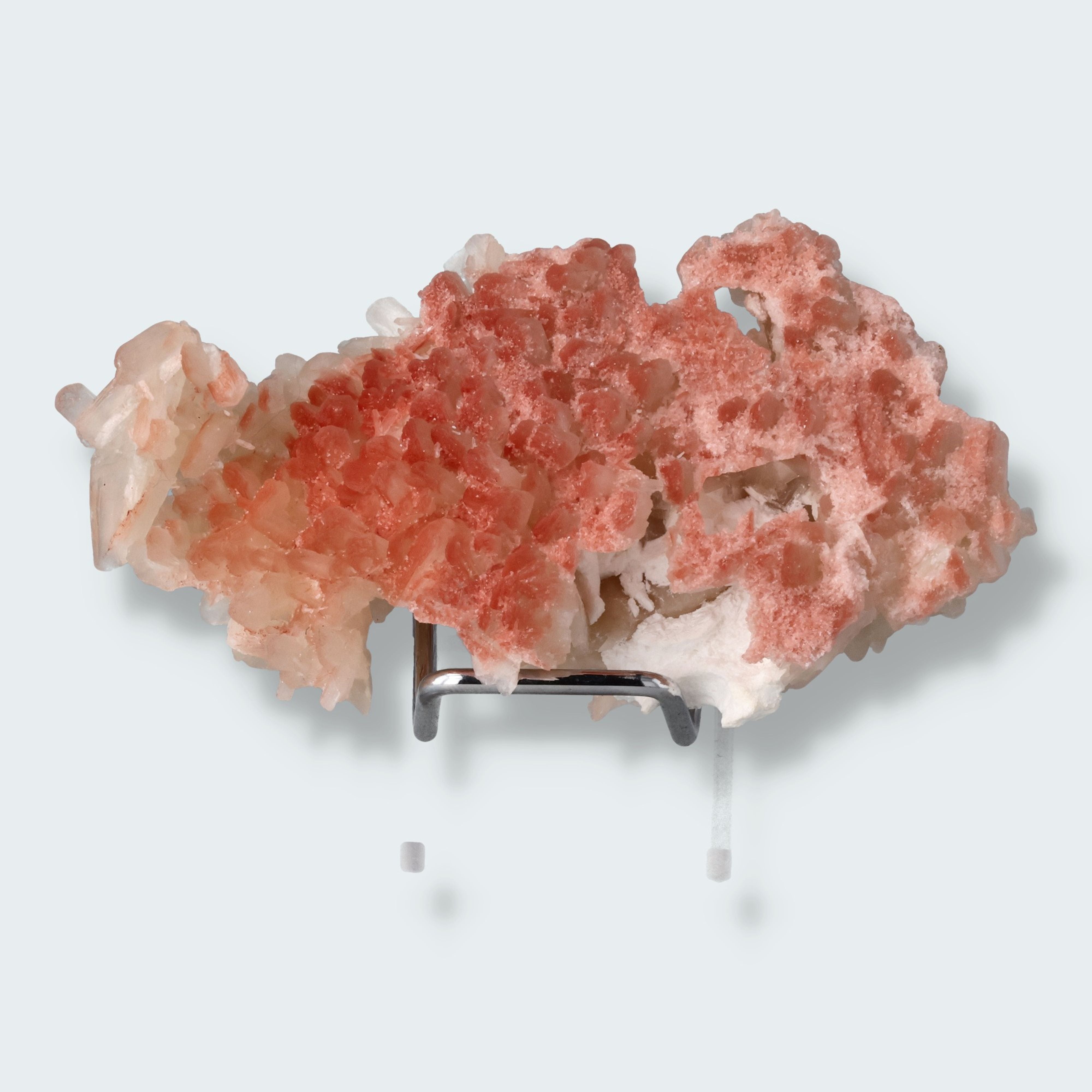 Hämatit an Stilbit und Calcit aus Indien