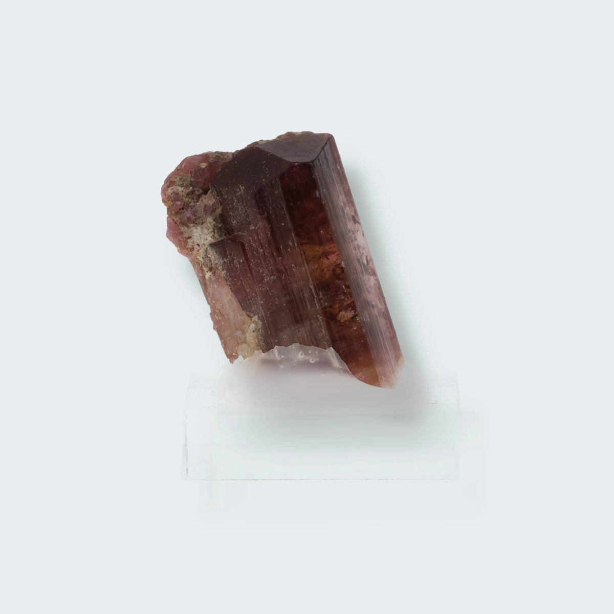 Turmalin aus Ural, Russland, Stufe 1,5 × 1,0 × 2,0 cm