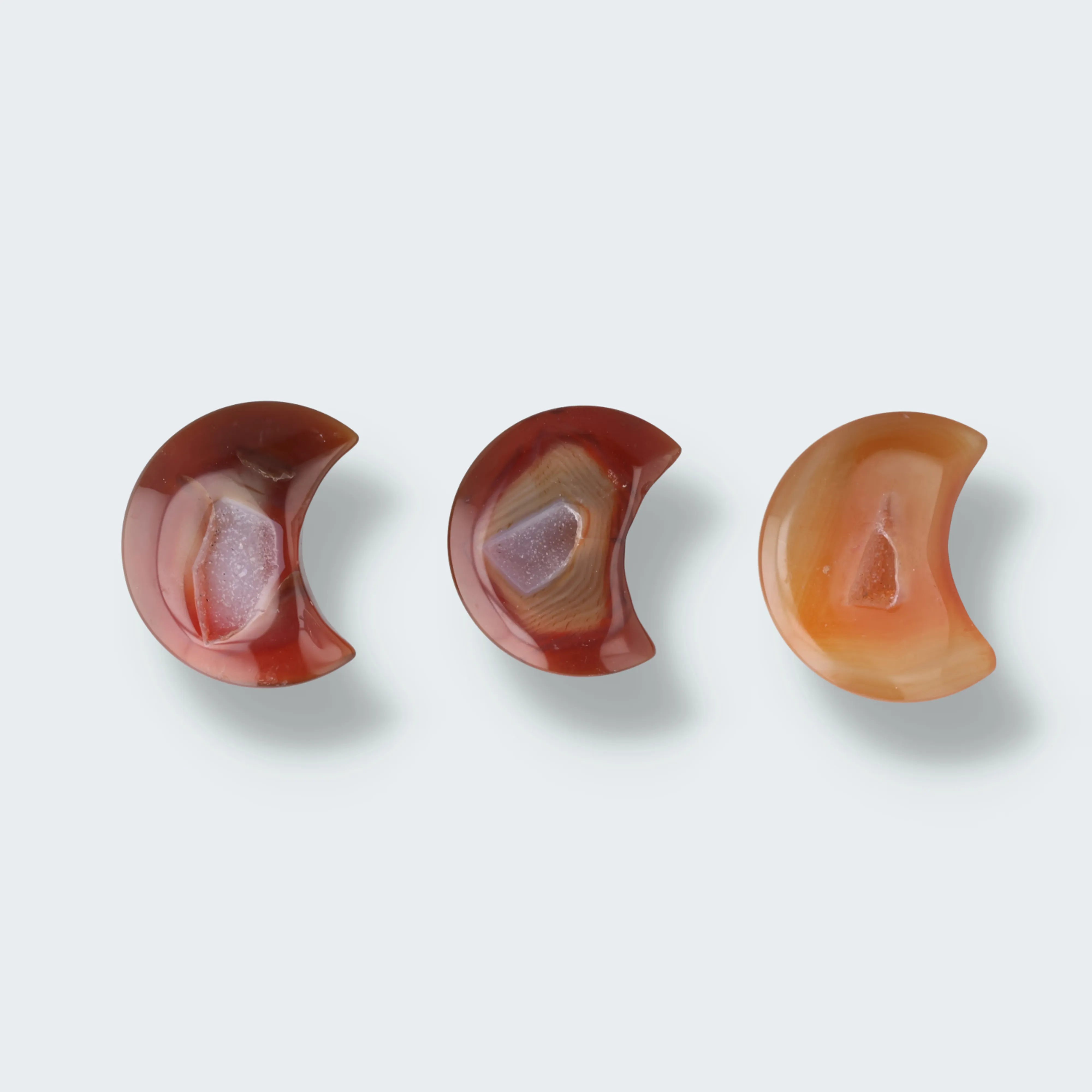 Mond aus rotem Karneol Achat