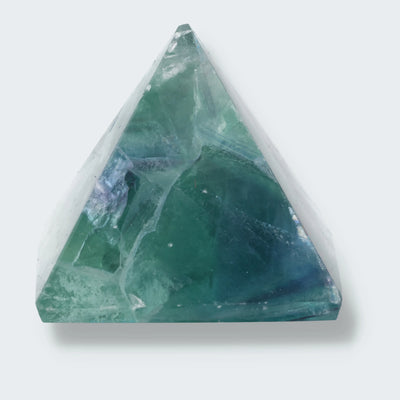 Grüne Fluorit Pyramide aus Brasilien (129g)