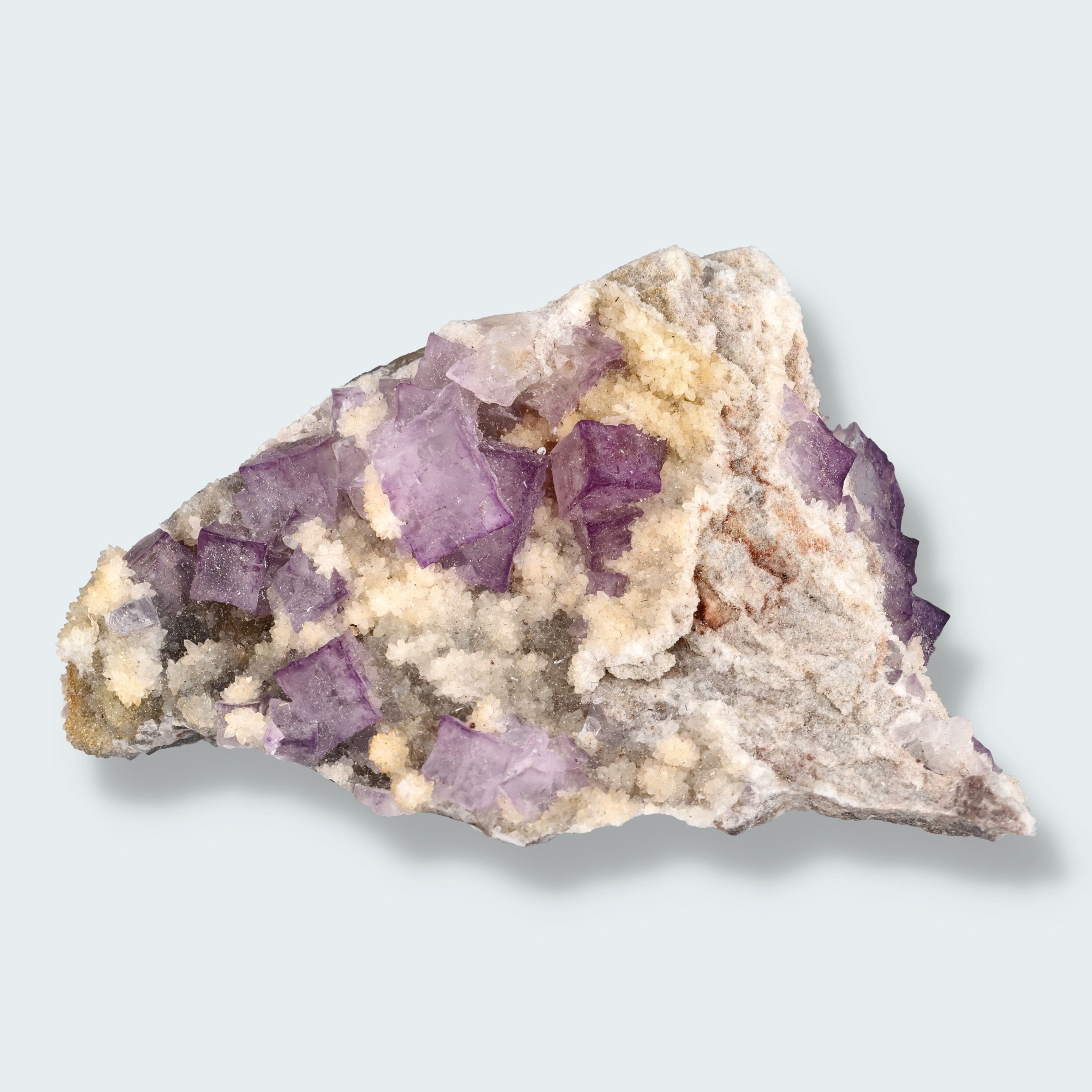 Violetter Fluorit aus Mexiko mit weissen und gelben Quarz Anlagerungen (101g)