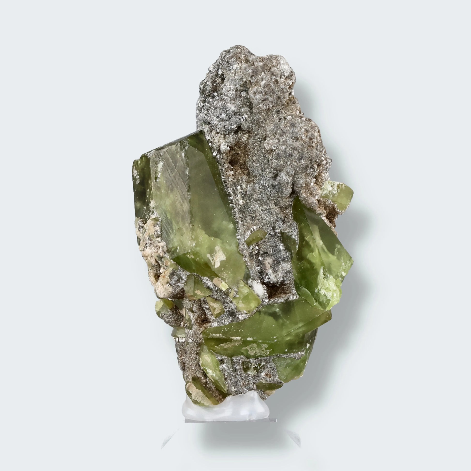 Sphen aus Pakistan auf Sockel (ca. 30g)