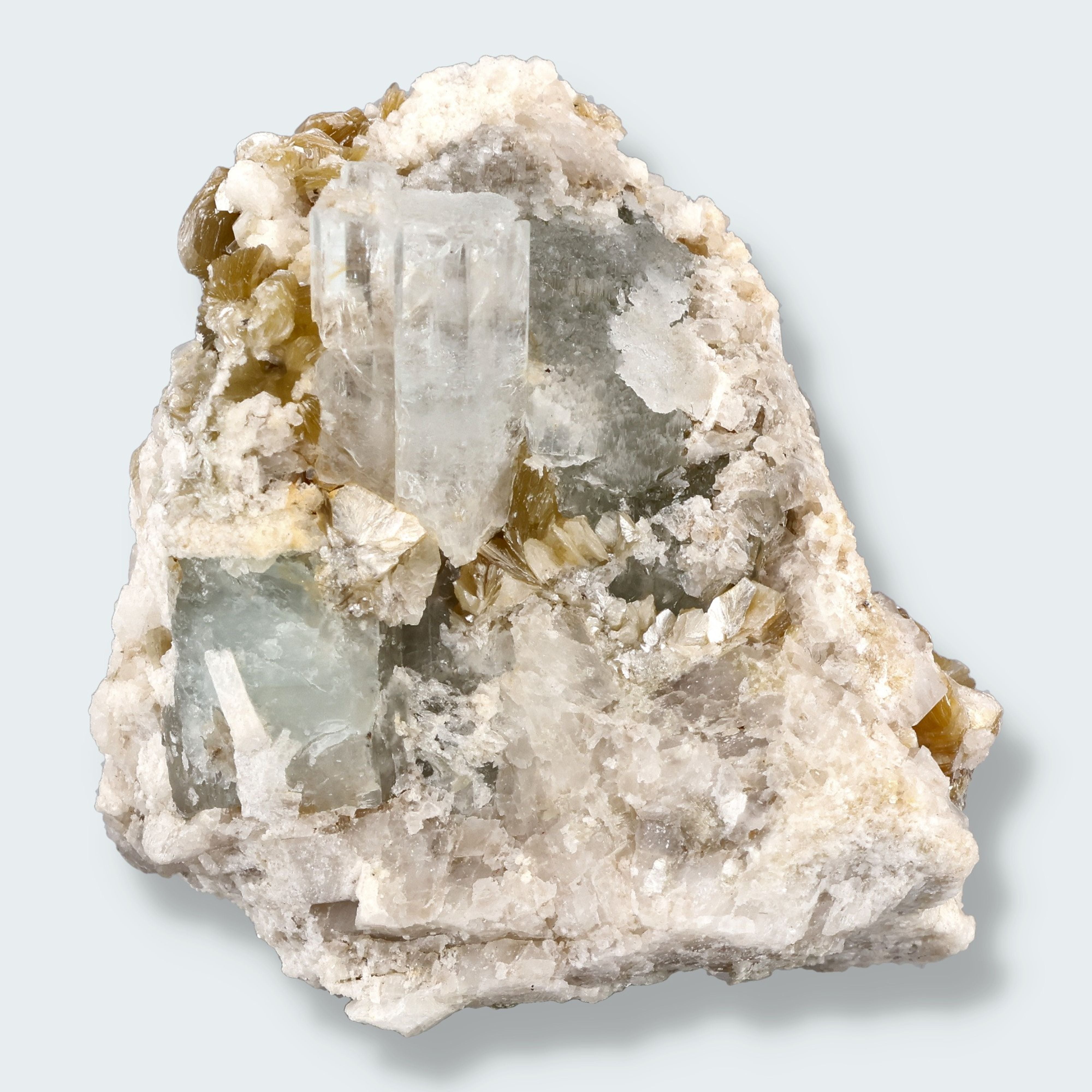 Aquamarin Stufe an Matrix und Quarz aus Pakistan (94g)