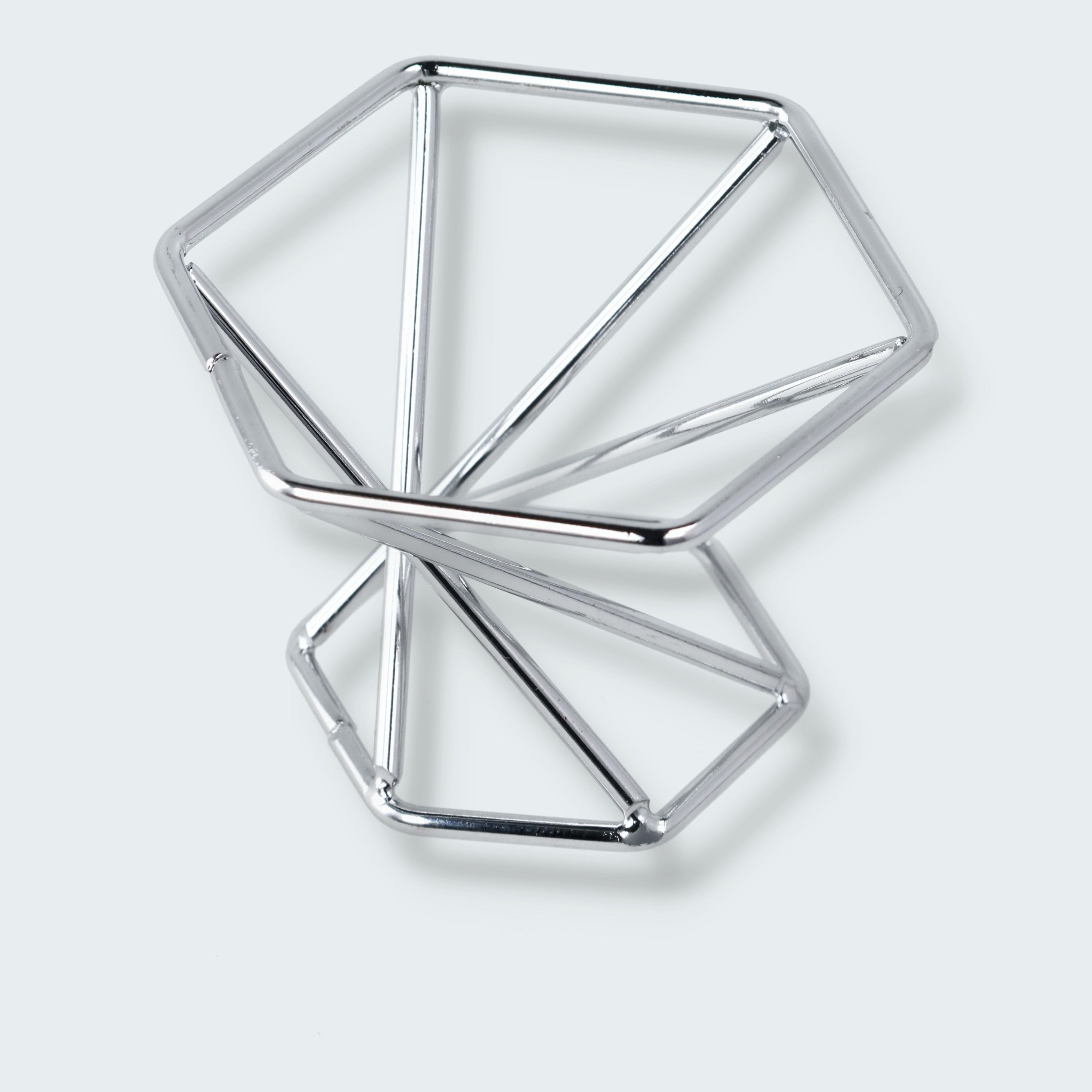 Gedrehte Kugelbasis aus Metall