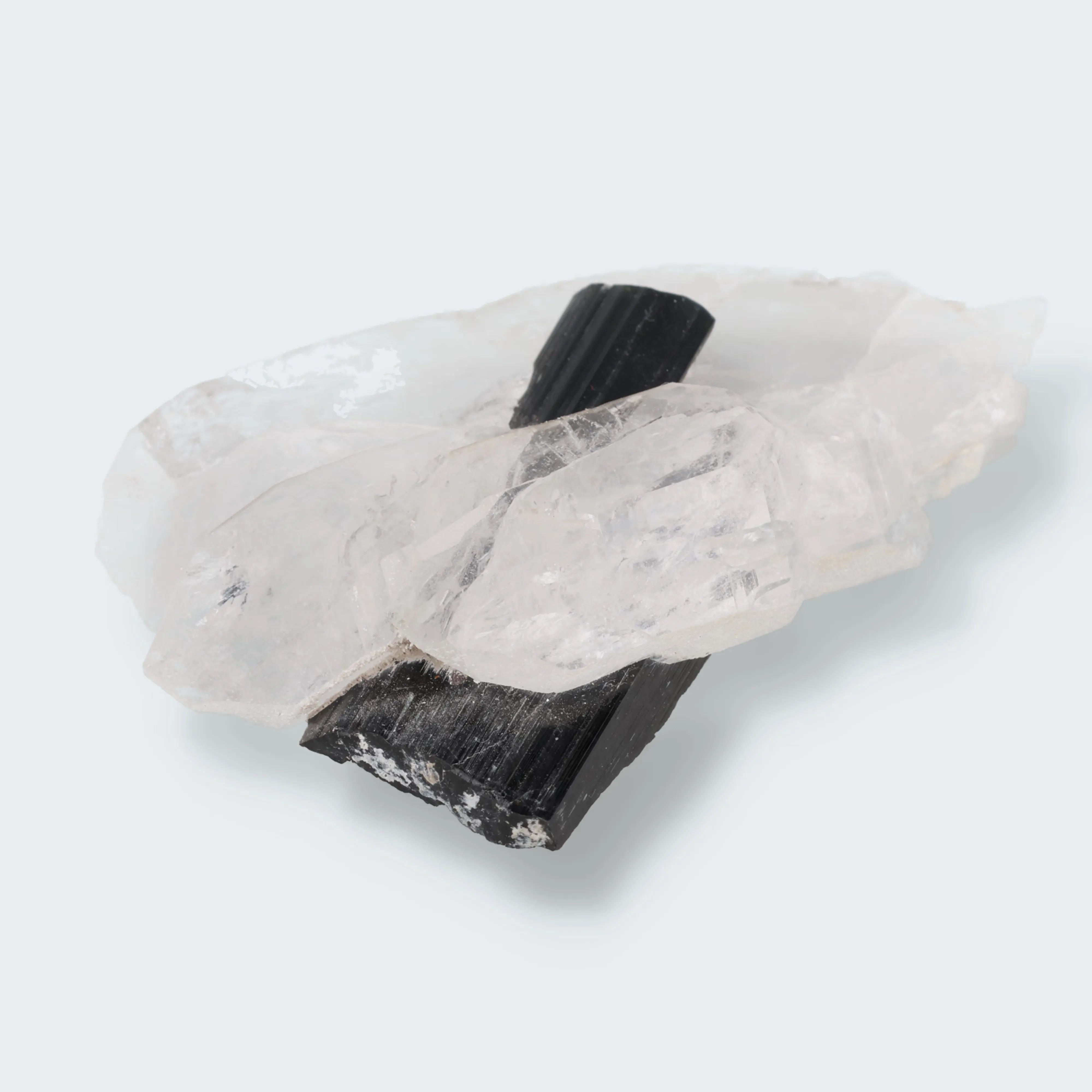 Schwarzer Schörl Turmalin an Himalaya Bergkristall (70g)