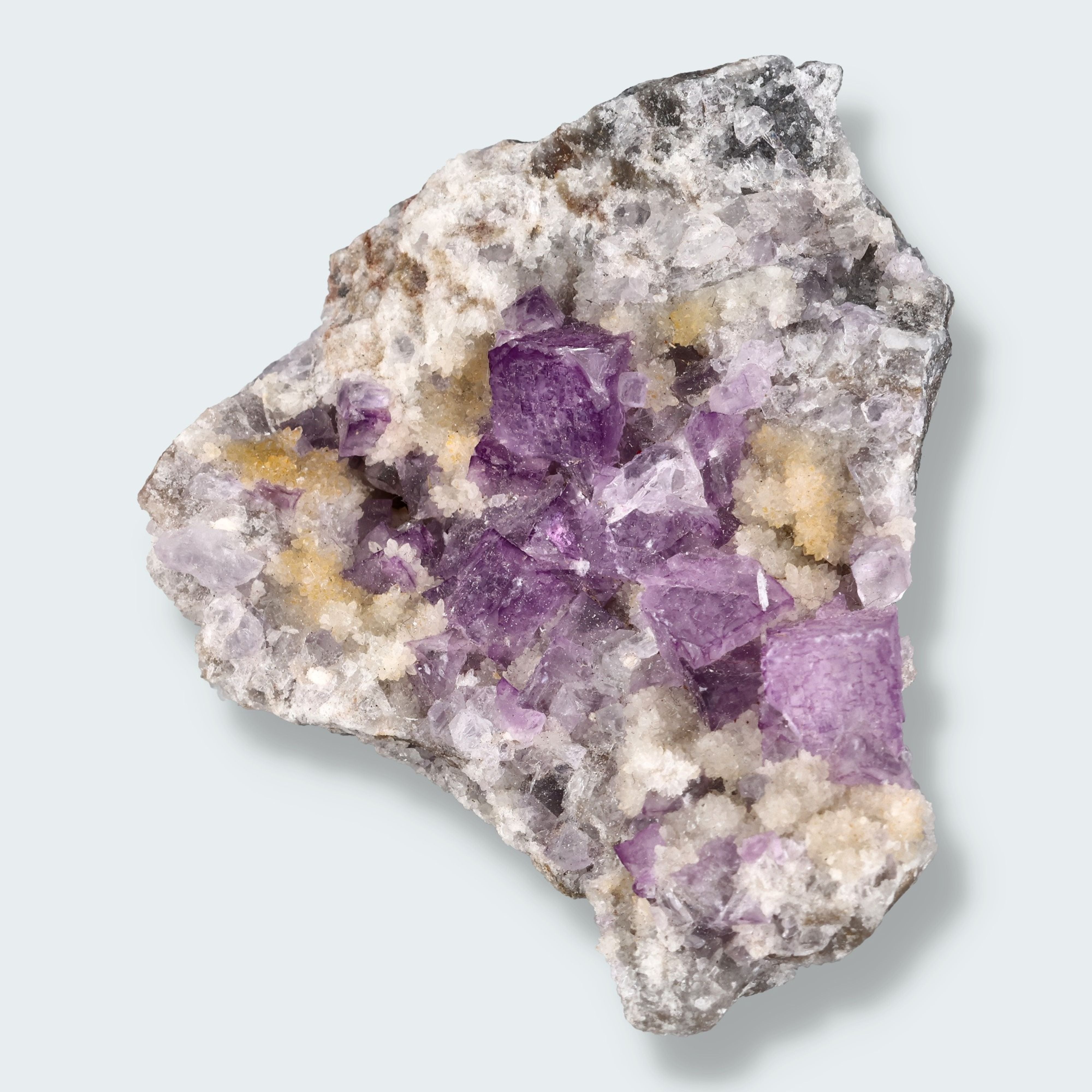 Violetter Fluorit aus Mexiko mit weissen und gelben Quarz Anlagerungen (121g) – Ansicht 2