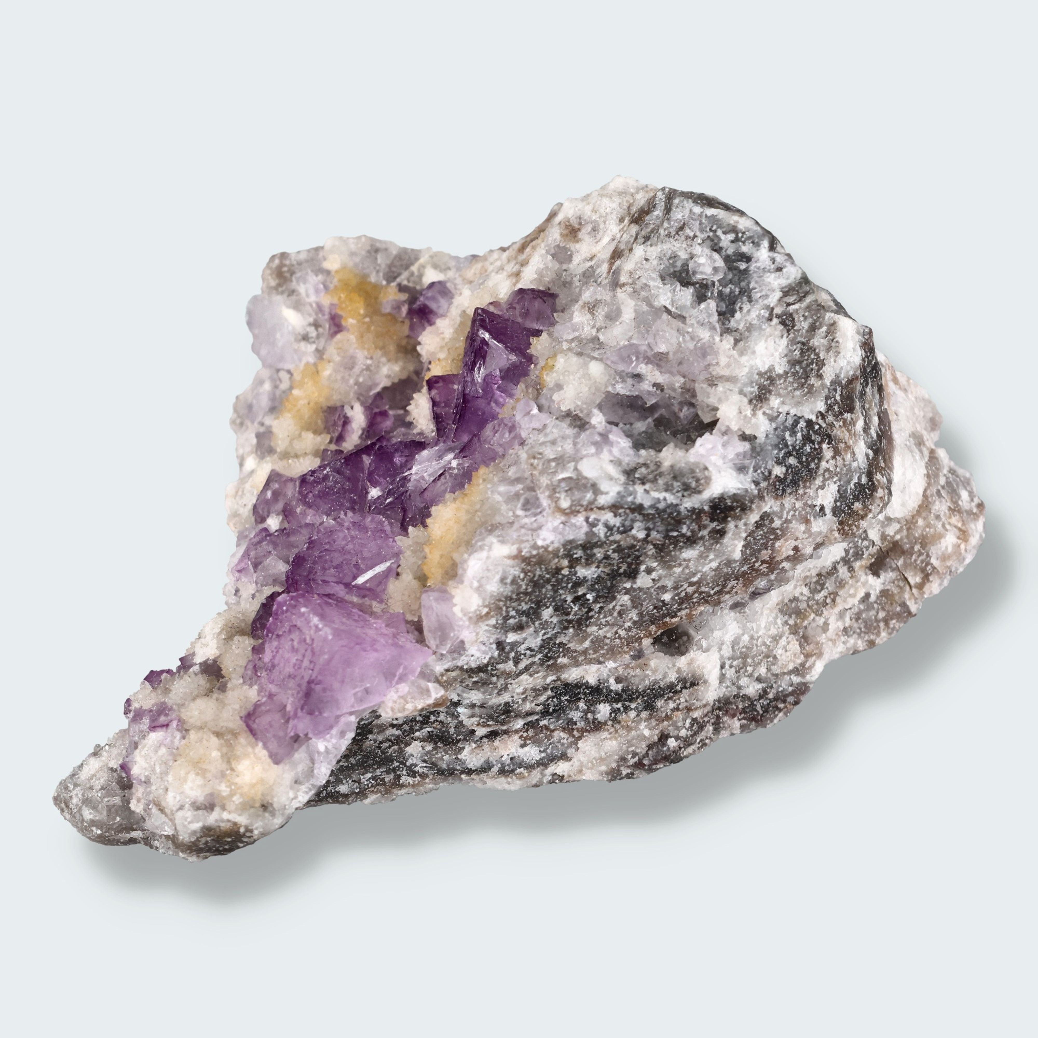 Violetter Fluorit aus Mexiko mit weissen und gelben Quarz Anlagerungen (121g) – Ansicht 3